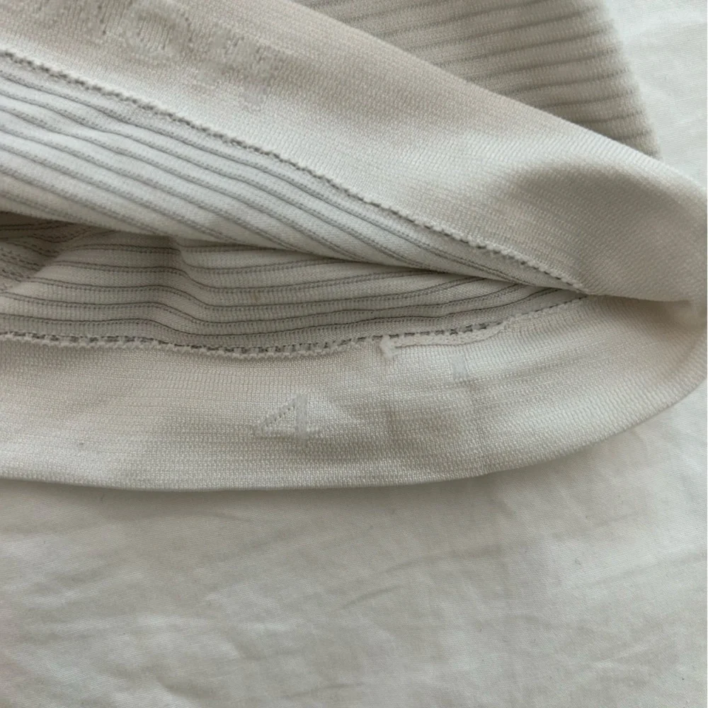 Lululemon Swiftly Tech Long Sleeve Race Length in White, size 4 - Picture 5 of 5